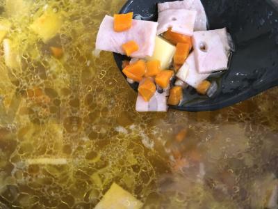 Vermicelli sriuba su dūminiu kumpiu Žingsnis 8