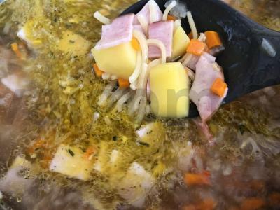 Vermicelli sriuba su dūminiu kumpiu Žingsnis 10