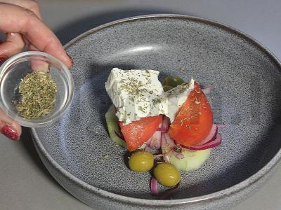 Viduržemio jūros salotas su feta sūriu Žingsnis 12