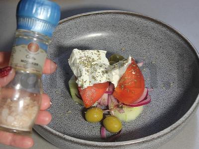 Viduržemio jūros salotas su feta sūriu Žingsnis 13