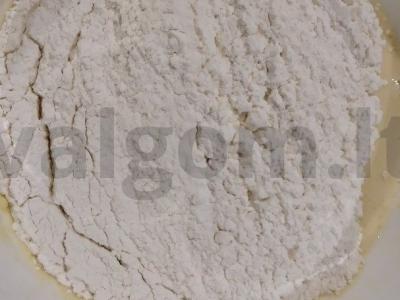 Šarlotė su raugintu pienu ir medumi Žingsnis 3