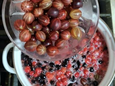 Aromatingas uogų kompotas su cinamonu Žingsnis 3