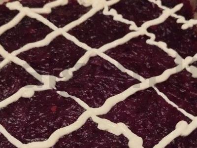 Daržovių, kiaušinių ir obuolių salotas pagrindine nuotrauka