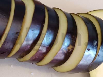 Kepti baklažanai su pomidorais ir česnaku Žingsnis 1