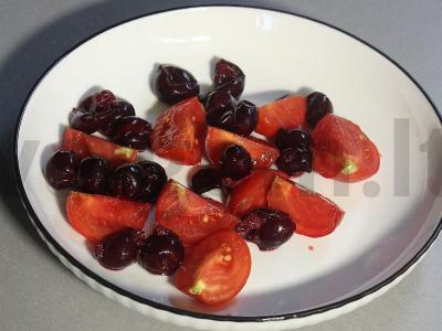 Salotos su vyšniomis ir varške Žingsnis 4