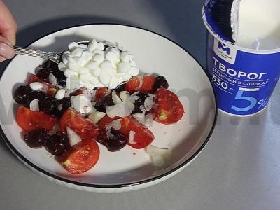 Salotos su vyšniomis ir varške Žingsnis 7