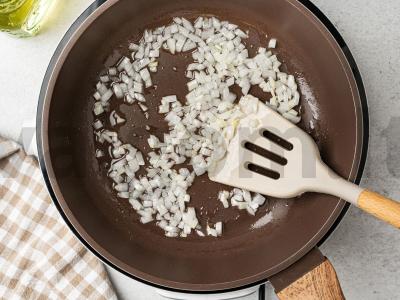 Keptos bulvės su voveraitėmis grietinėje Žingsnis 3