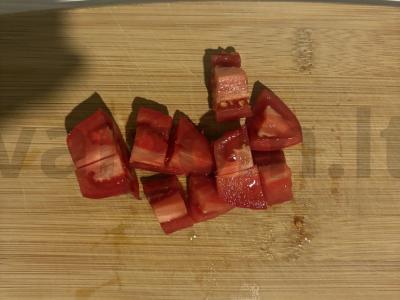 Makaronai vamzdeliai su kiaušiniu, sūriu ir salotomis Žingsnis 2