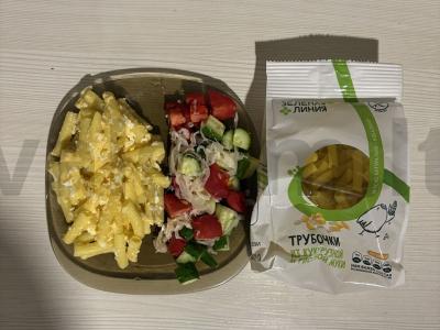 Makaronai vamzdeliai su kiaušiniu, sūriu ir salotomis Žingsnis 12