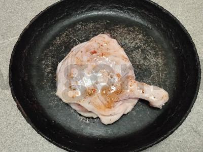 Anties šlaunelė, kepta su brokoliais, obuoliu ir spanguolėmis Žingsnis 4