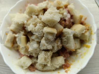 Kiaulienos ir baltos duonos kotletai džiūvėsėliuose Žingsnis 3