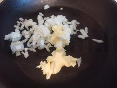 Nudų su svogūnais ir troškiniu Žingsnis 2