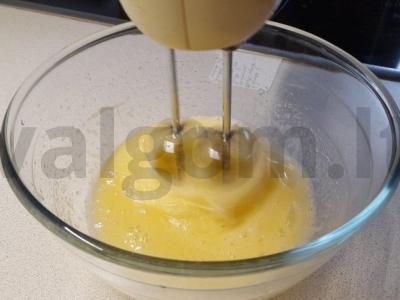 Lengvas šokoladinis biskvitas Žingsnis 2