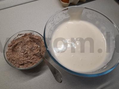 Lengvas šokoladinis biskvitas Žingsnis 3