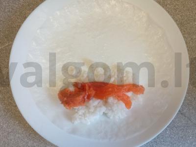 Spring rolls su silpnu sūdyta lašiša ir kreminiu sūriu Žingsnis 3