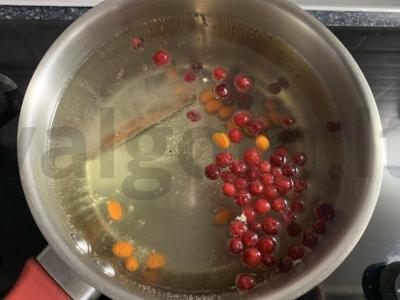 Gėrimas iš mandarinų, obuolių, šaltalankių ir spanguolių Žingsnis 2