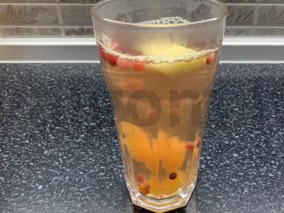 Gėrimas iš mandarinų, obuolių, šaltalankių ir spanguolių Žingsnis 4