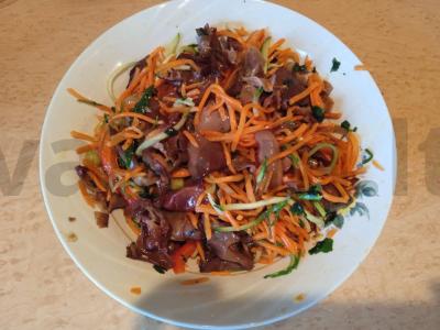 Salotos su medžio grybais muer korėjietiškai pagrindine nuotrauka