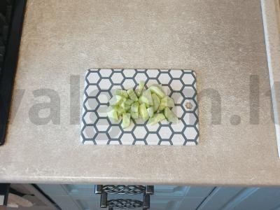 Lengvas salotas su avokadu ir medaus padažu Žingsnis 1