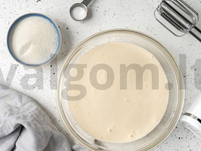 Paprastas kakavinio pyrago receptas lėtoje viryklėje Žingsnis 1