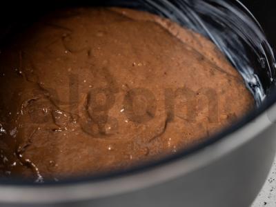 Paprastas kakavinio pyrago receptas lėtoje viryklėje Žingsnis 4