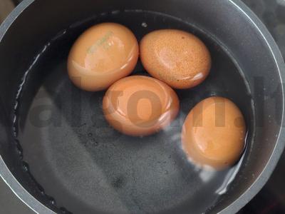 Įdarytos kiaušiniai su tunu ir kalendra Žingsnis 1