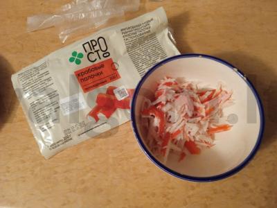 Tortilija kiaušinyje su krabų lazdelėmis Žingsnis 1