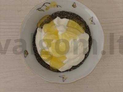 Desertas su graikišku jogurtu, chia sėklomis ir persimonu Žingsnis 1