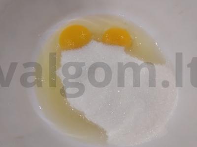 Greitas vyšnių pyragas su augaliniu aliejumi Žingsnis 1