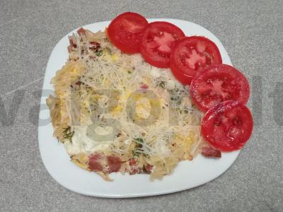 Makaronų ir rūkytos dešros apkepas keptuvėje pagrindine nuotrauka