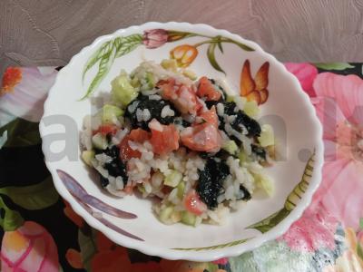 Avokadų ir lašišos salotos „Patingėję suši“ pagrindine nuotrauka