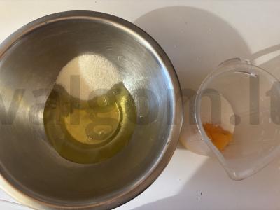 Purios šarlotės su obuoliais Žingsnis 3