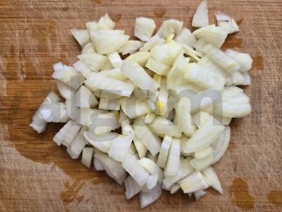 Bulvės, troškintos su rūkyta šonine Žingsnis 1