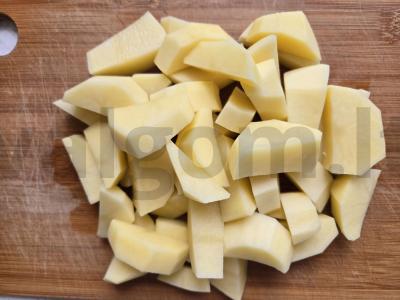 Bulvės, troškintos su rūkyta šonine Žingsnis 2