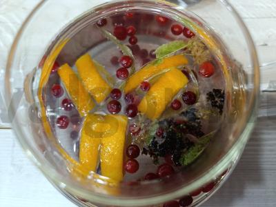 Karštas gėrimas su apelsinu ir spanguolėmis Žingsnis 4