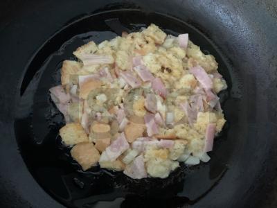 Pusryčiai su duona, šonine ir kiaušiniais Žingsnis 4