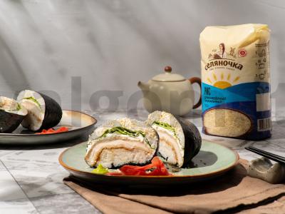 Vištienos „Onigirazu“ sumuštinis pagrindine nuotrauka