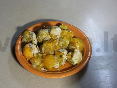 Pieno-slyvų kokteilis Žingsnis 1