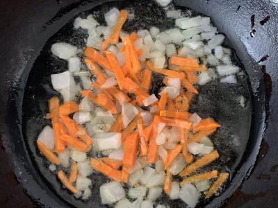 Sriuba su makaronais, kiaušiniu ir daržovėmis Žingsnis 3