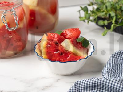 Marinuotas arbūzas pagrindine nuotrauka