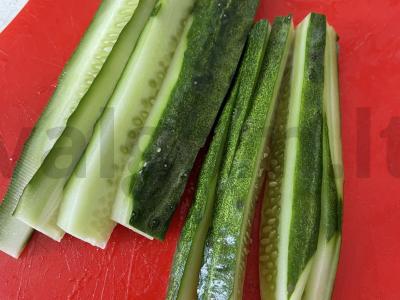 Sukrėsti agurkai su žemės riešutų trupiniais Žingsnis 1