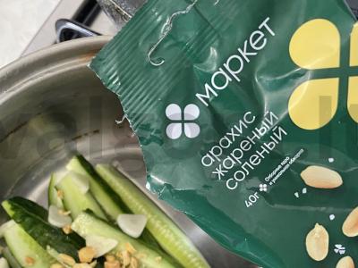 Sukrėsti agurkai su žemės riešutų trupiniais Žingsnis 3