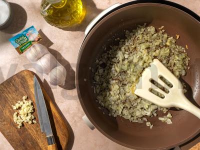 Makaronai grietinėlės ir špinatų padaže Žingsnis 1