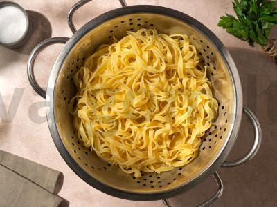 Makaronai grietinėlės ir špinatų padaže Žingsnis 2