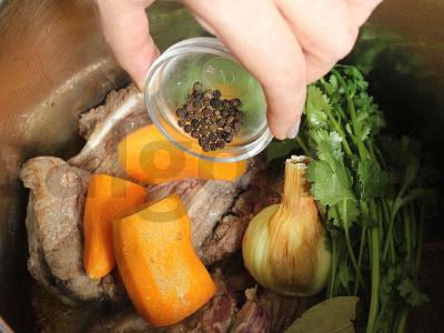 Harcho su graikiniais riešutais ir tkemali padažu Žingsnis 2