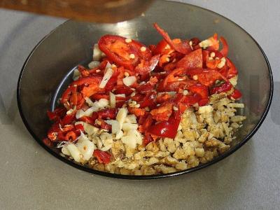 Harcho su graikiniais riešutais ir tkemali padažu Žingsnis 8