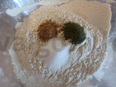 Kvietiniai pampuškai su džiovintu česnaku ir krapais Žingsnis 2