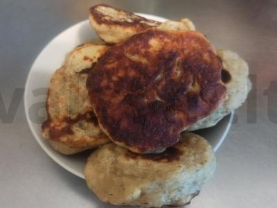 Kvietiniai pampuškai su džiovintu česnaku ir krapais pagrindine nuotrauka