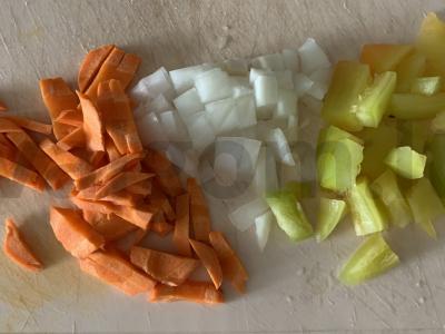 Sriuba su koldūnais ir džiovintomis žolelėmis Žingsnis 3