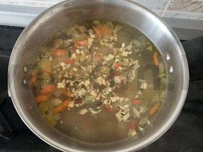 Sriuba su koldūnais ir džiovintomis žolelėmis Žingsnis 8